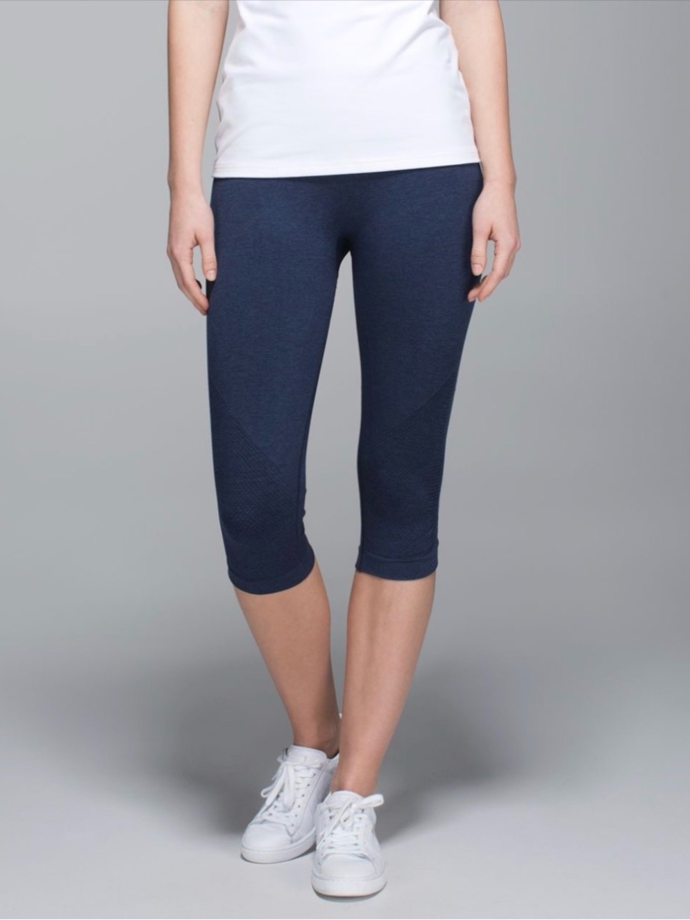 Lululemon In The Flow Crop Leggings in Heathered Deep Navy Size 6